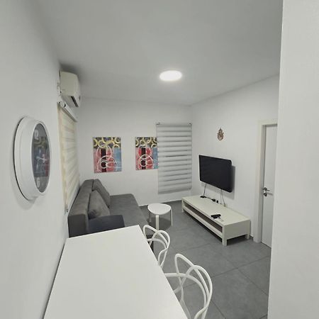 Gk Apartment Harmony Бат-Ям Экстерьер фото